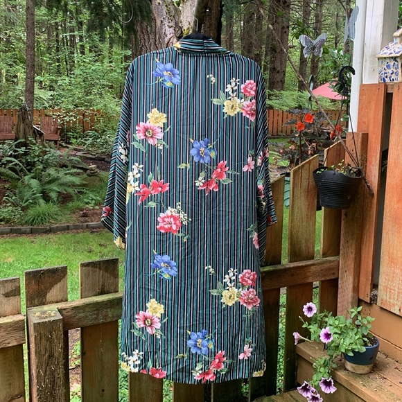 Umgee Black and Teal Patterned Kimono - Picture 3 of 9